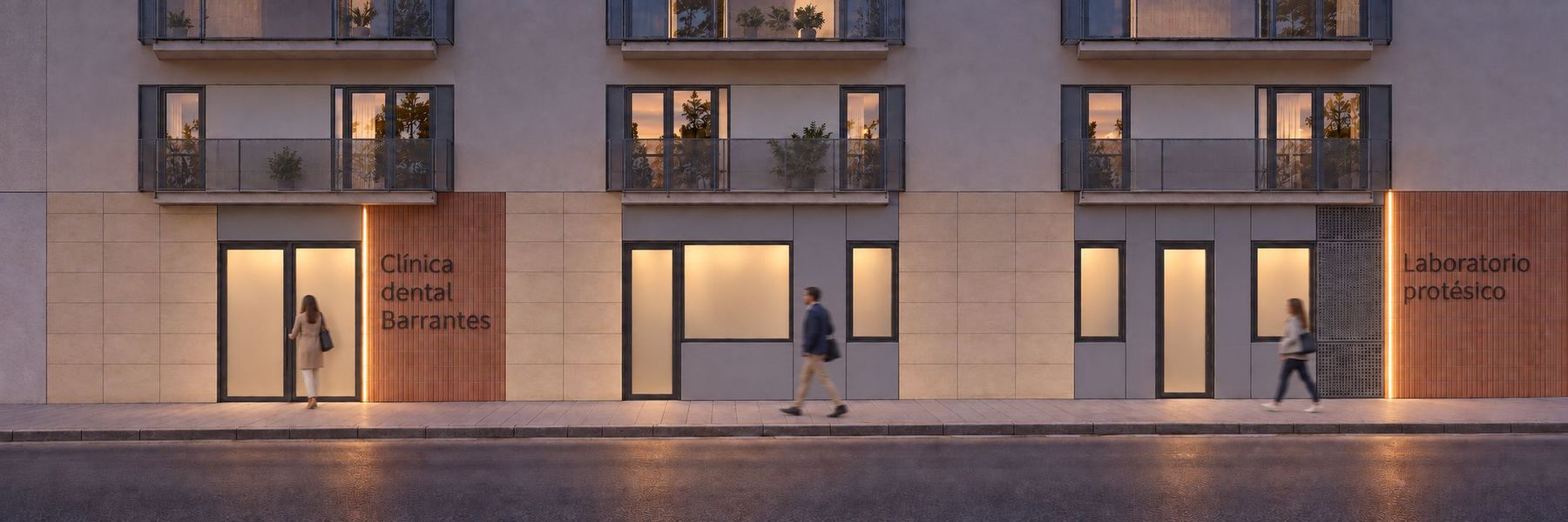Fachada de la clínica al atardecer